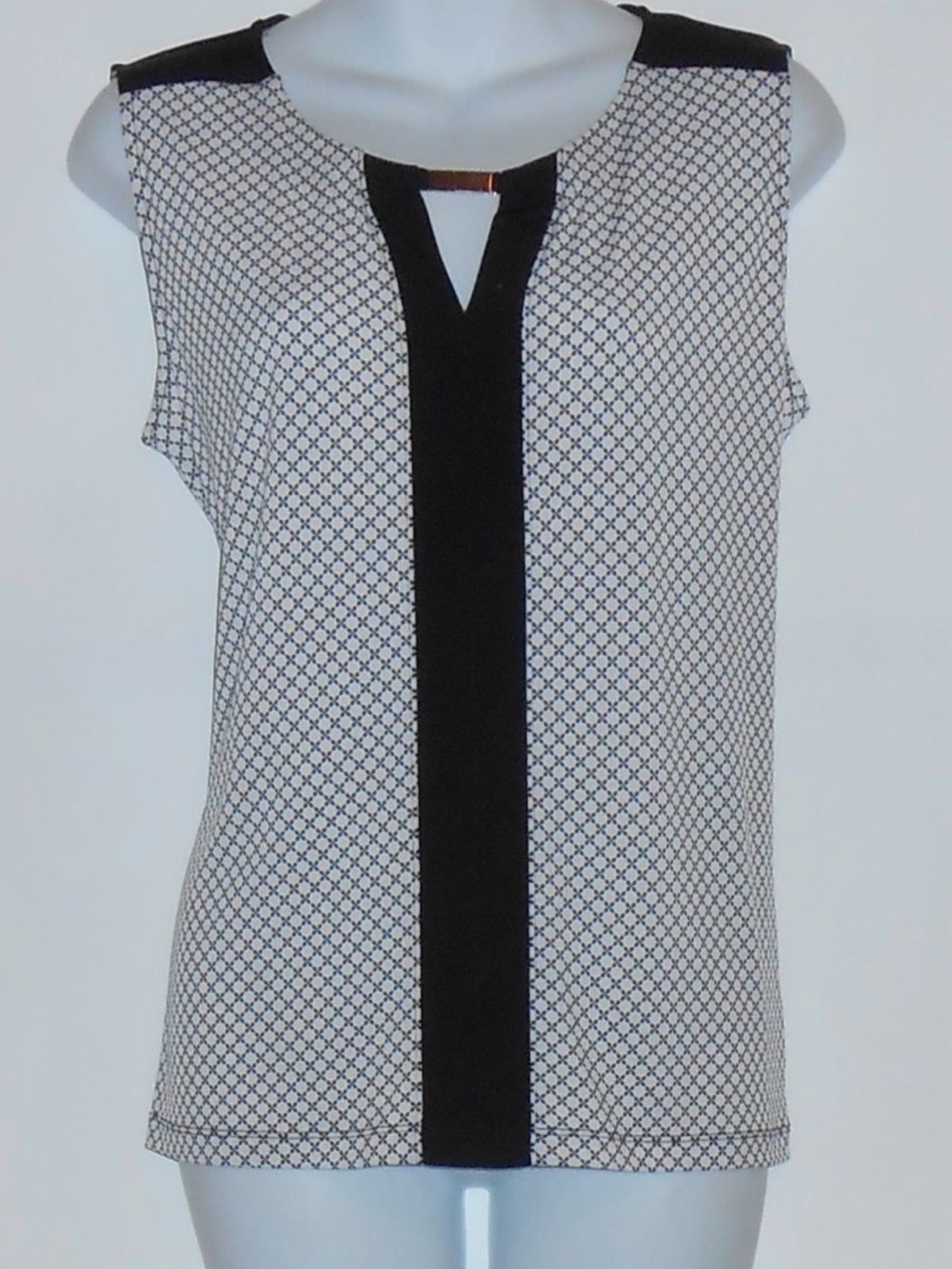 Jones NY Collection sleeveless shell blouse. |Size M